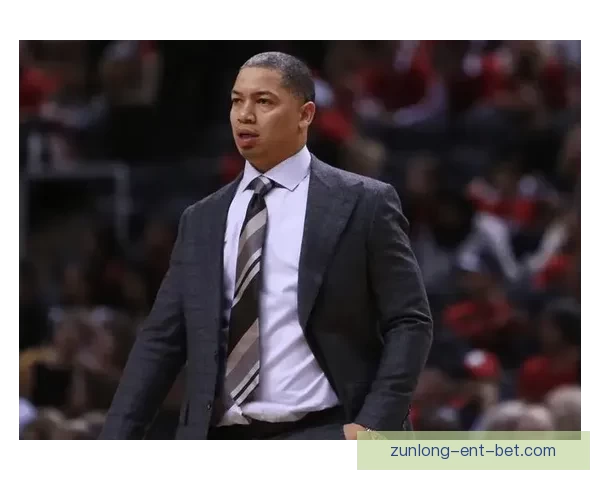 泰伦-卢承诺继续执教快船 将全力保障邓恩合同权益 泰伦-卢承诺继续执教快船 将全力保障邓恩合同权益
